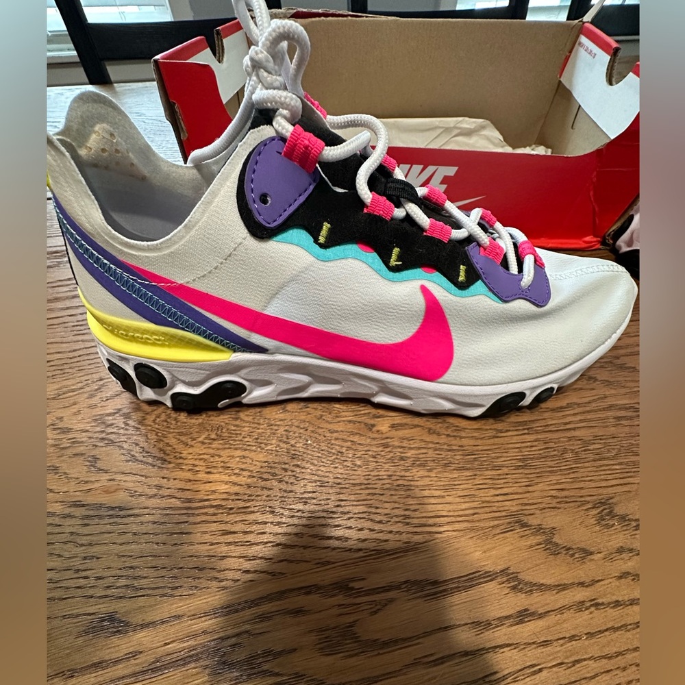 NIKE React Element 55